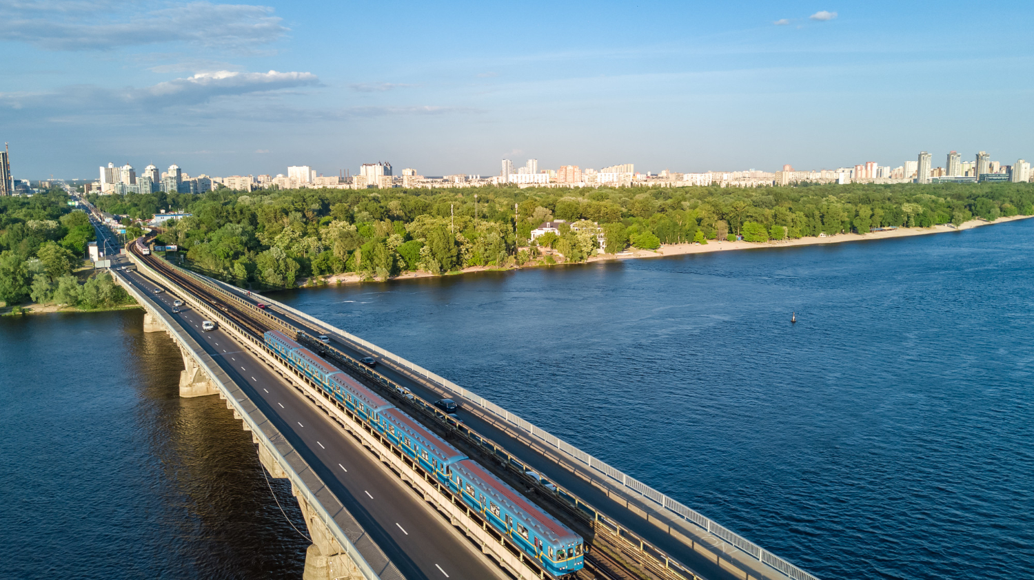 Могут упасть в любой момент: эксперт сделал тревожное заявление о состоянии мостов в Киеве