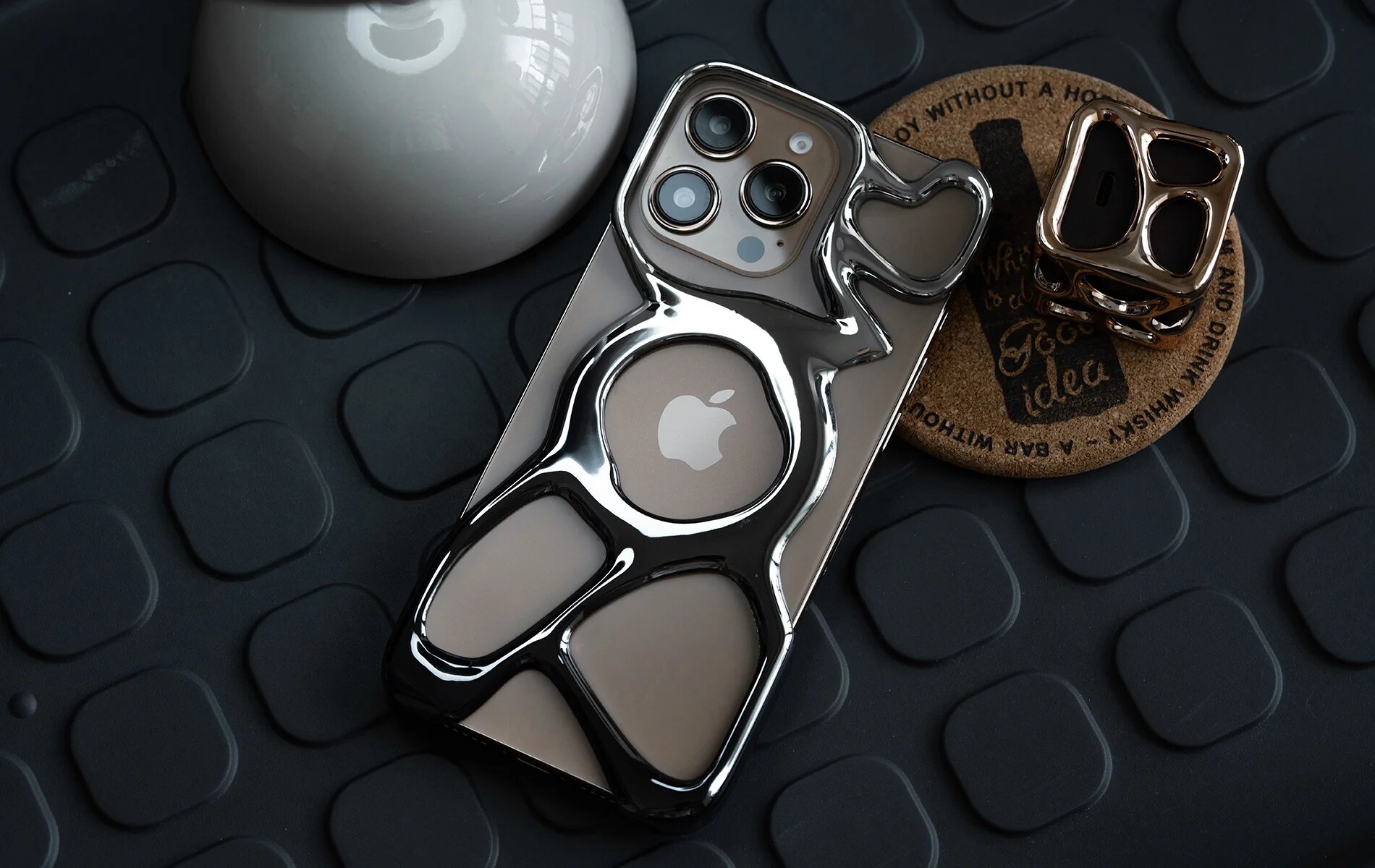 Премиальные чехлы для Iphone 16 Pro Max